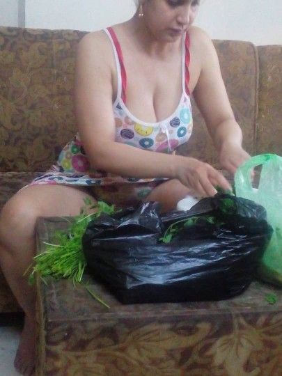 Viral Hijab Tante Binor Cantik Pemilik Hotel dan Restauran Surabaya Indonesia Service Client